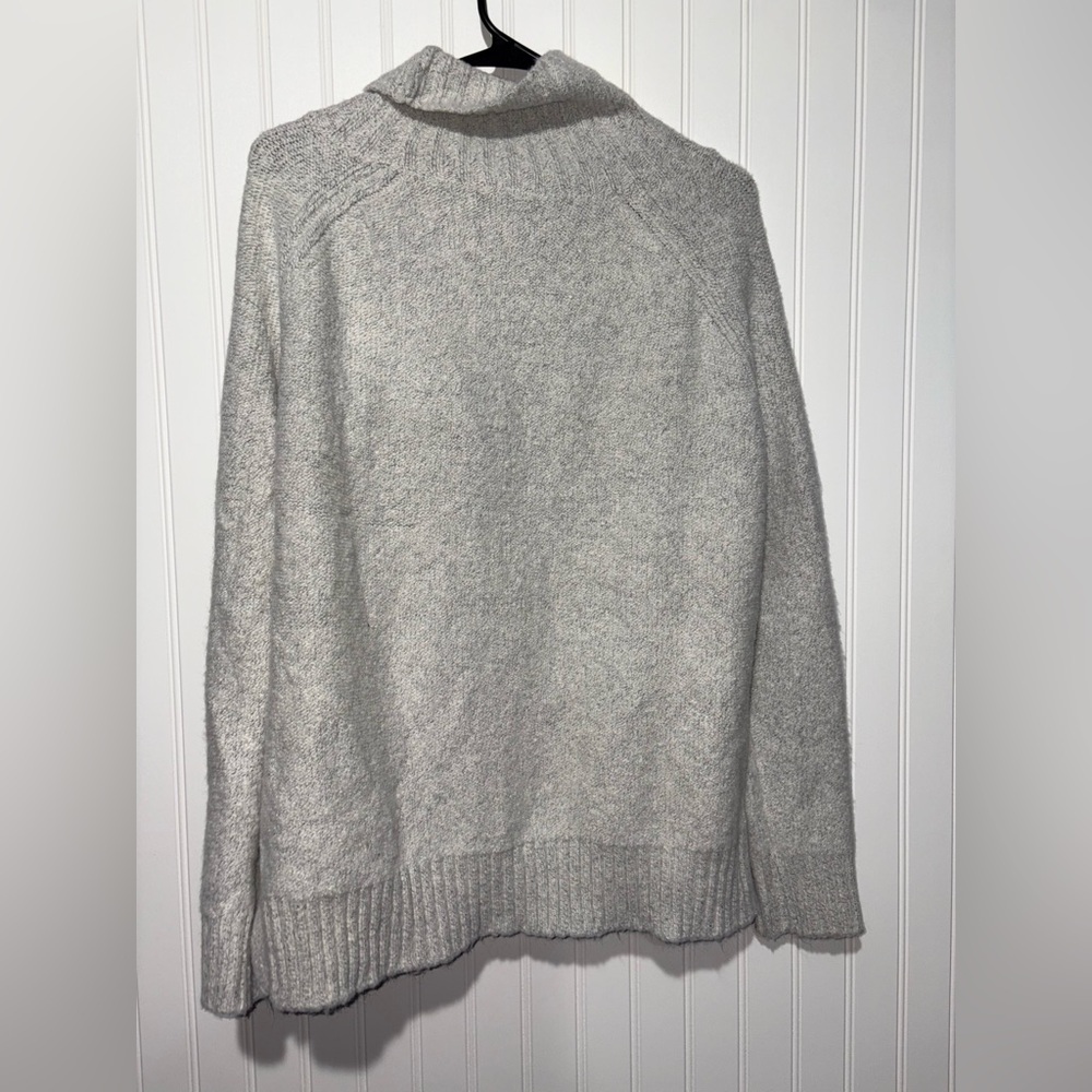 Gilli Cozy Gray Women's Sweater| Size Medium - Picture 5 of 5